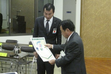 H22_11_24kagayakeseinenkaigisyokataro-1.jpg