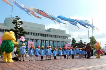 H28.04.14 こいのぼり掲揚式2.JPG
