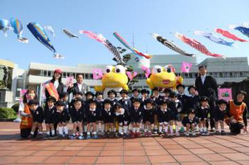 H29.04.13 こいのぼり掲揚式1.jpg