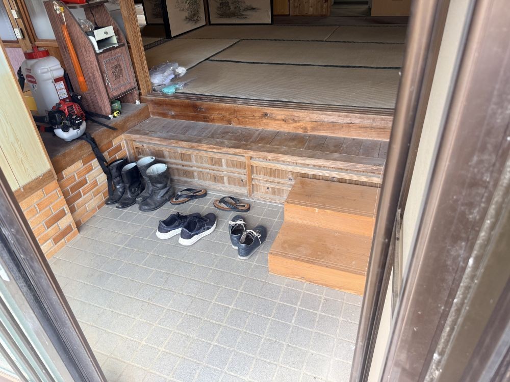 https://www.city.minamisatsuma.lg.jp/living/images/04genkan2_20260804kaseda623.jpg