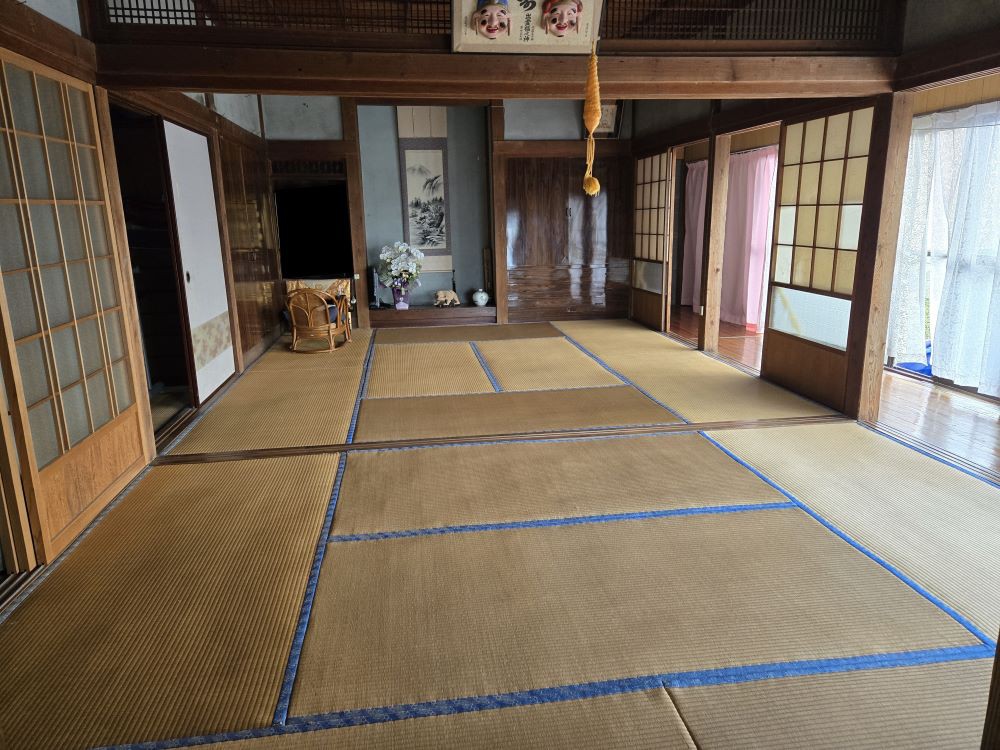 https://www.city.minamisatsuma.lg.jp/living/images/10washitu5-6th20250919kinpou536.jpg