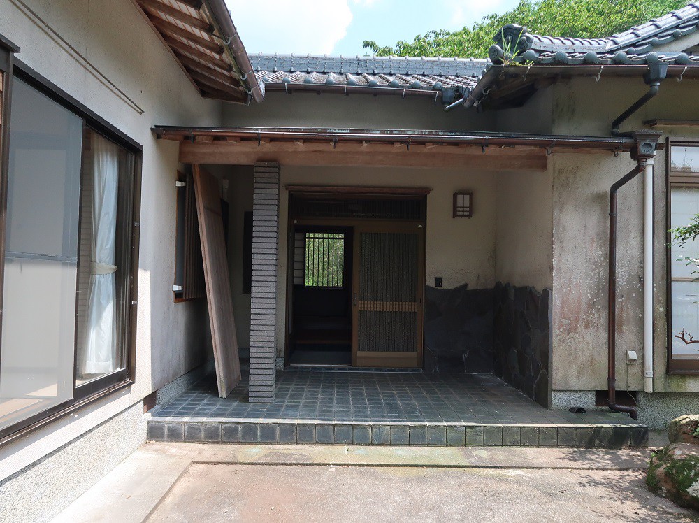 https://www.city.minamisatsuma.lg.jp/living/images/2genkan1th20240508kaseda186.jpg