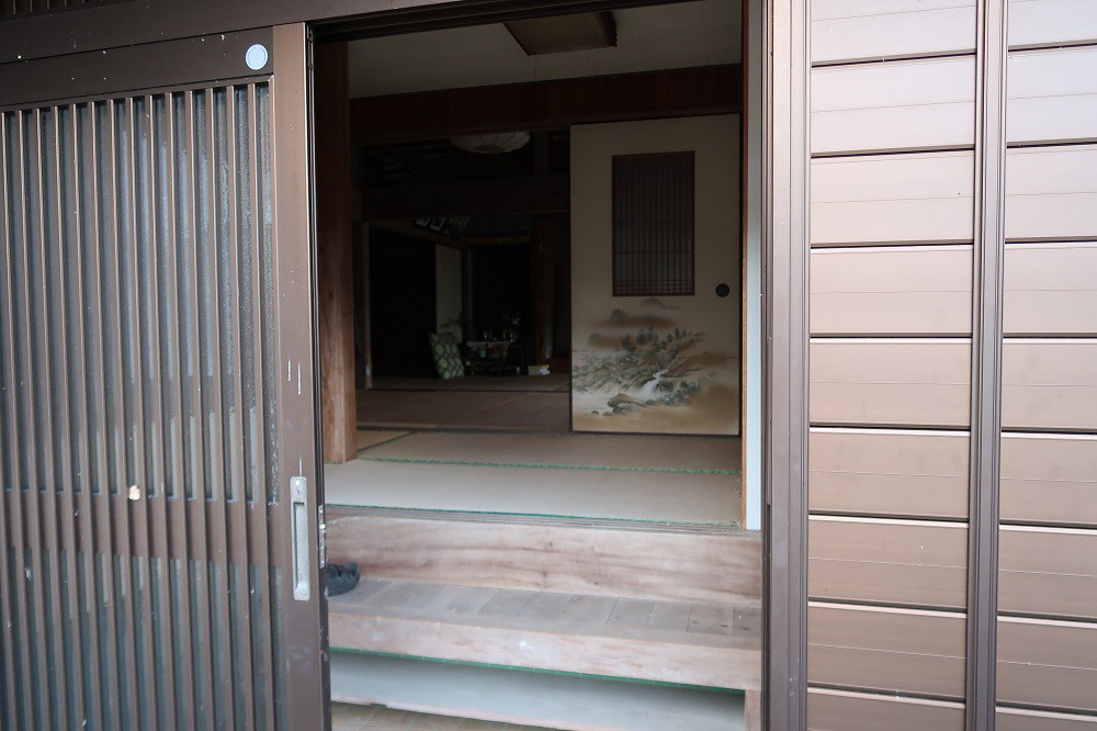 https://www.city.minamisatsuma.lg.jp/living/images/2genkan20241208bounotsu333.jpg