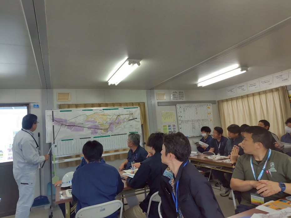 https://www.city.minamisatsuma.lg.jp/living/images/3shisatsu3th20250529airadouro.jpg