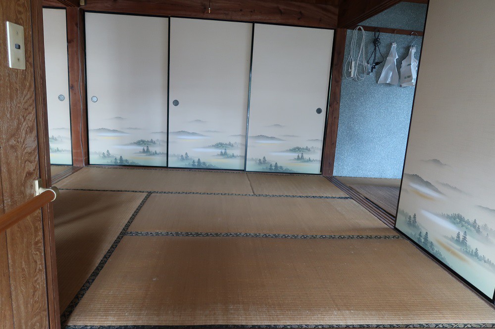 https://www.city.minamisatsuma.lg.jp/living/images/4washitsu1th20241211oura416.jpg