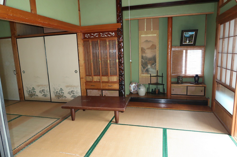 https://www.city.minamisatsuma.lg.jp/living/images/5washitsu2th20240708kasasa222.jpg