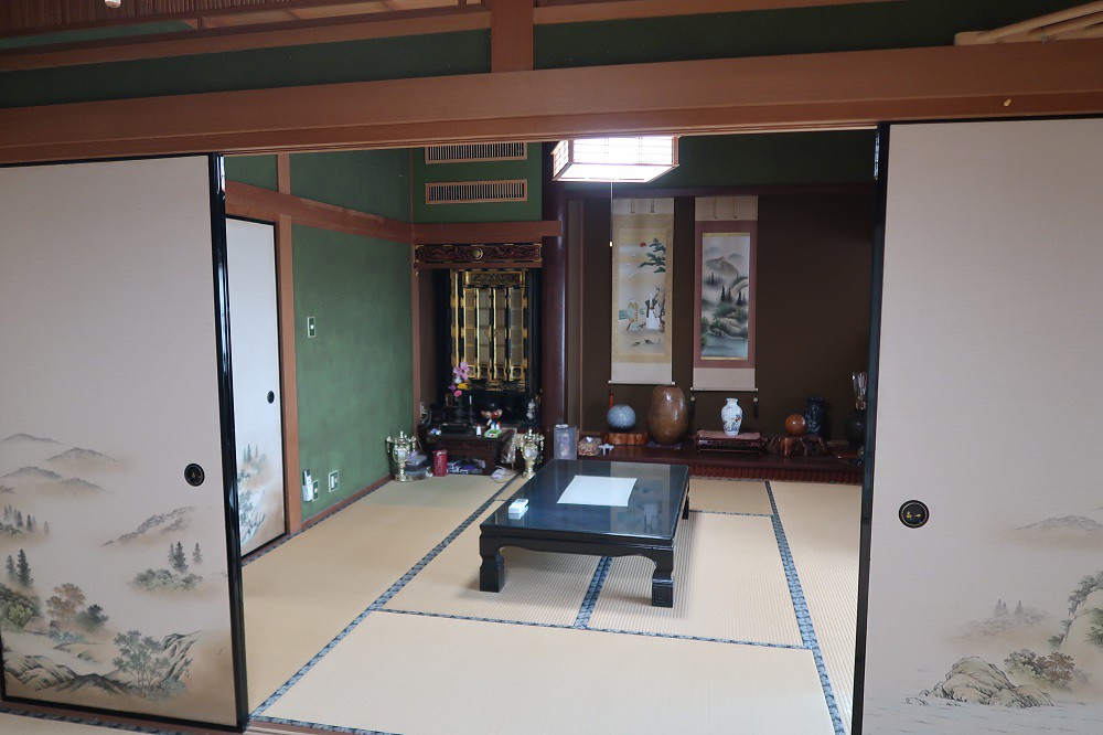 https://www.city.minamisatsuma.lg.jp/living/images/5washitsu2th20241017kaseda197.jpg