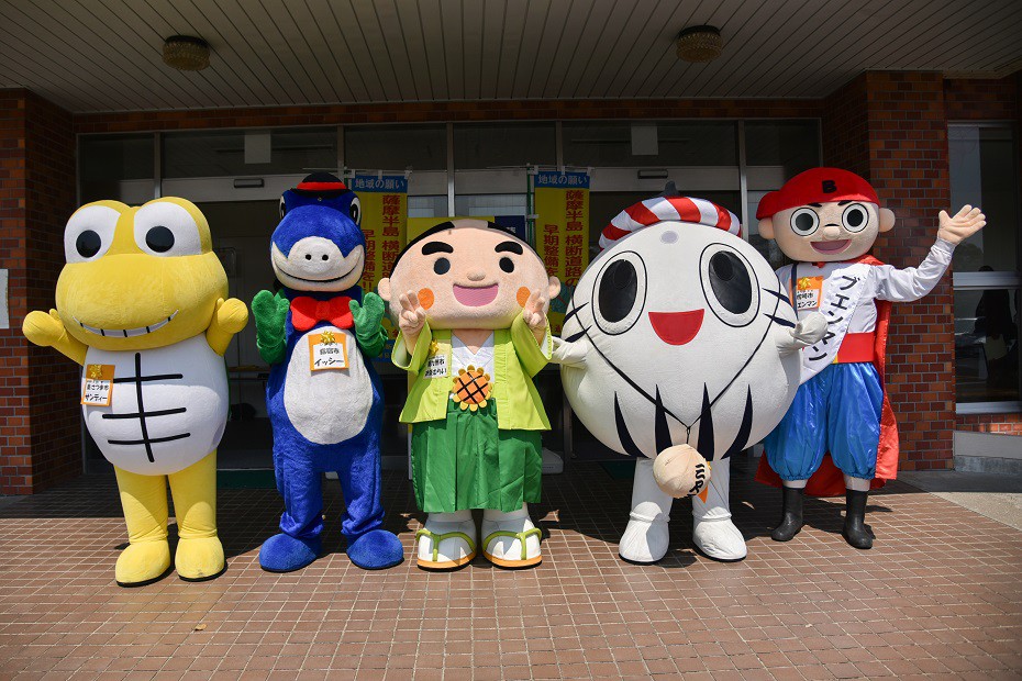 https://www.city.minamisatsuma.lg.jp/living/images/6mascotcharacter20250329satsumahantououdandouro.jpg