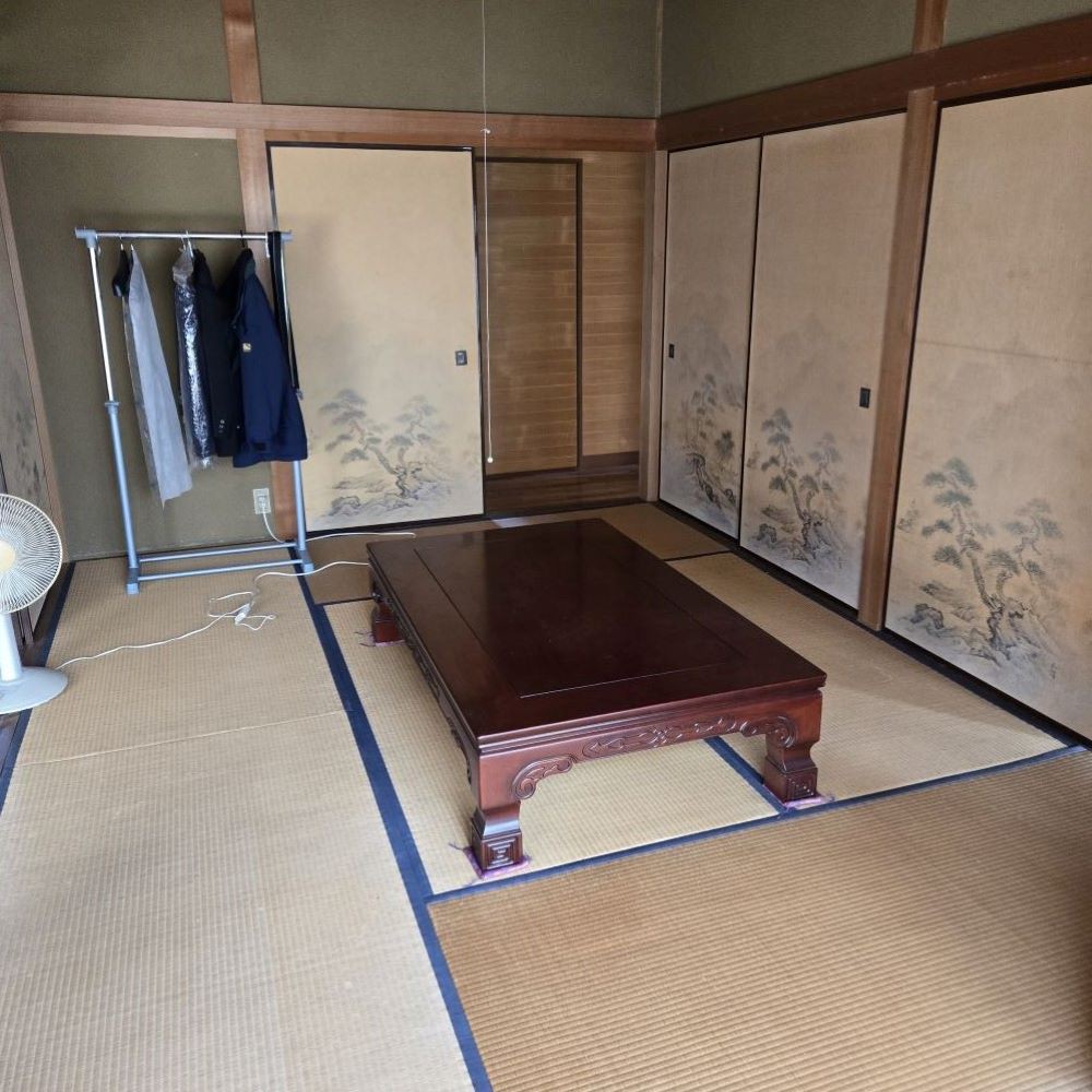 https://www.city.minamisatsuma.lg.jp/living/images/8washitu1th20250625keseda608.jpg
