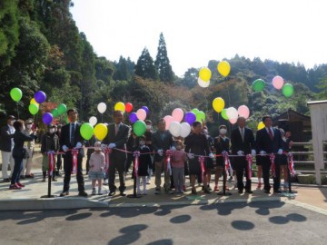 にぎわい回廊内山田陰陽石お披露目式2.JPG