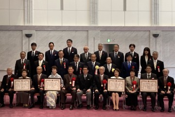 16県民表彰式②.jpg